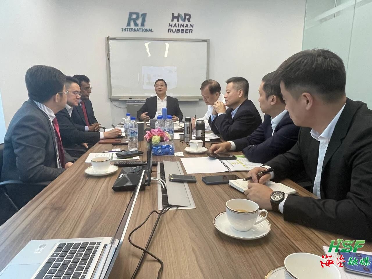 包洪文一行与R1公司座谈交流！！